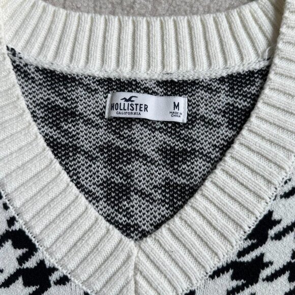 Women's Black and White Jumper - Picture 2 of 3